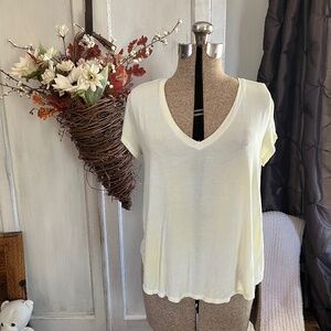 American Eagle pale yellow tie dye v-neck Favorite T, size small